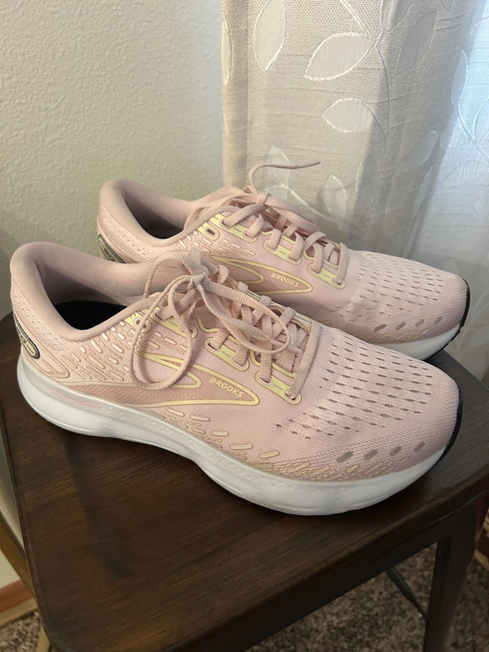 Brooks Glycerin Women's Pale Pink Athletic Running Shoes